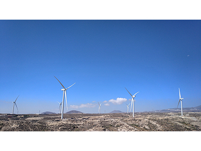 Foto Iberdrola completa el montaje de los aerogeneradores de su primer parque eólico en Canarias.